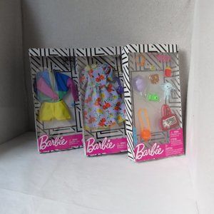 ​Barbie Accessories Weekend Getaway, Color-Blocked Jacket & Shorts, Floral Dress